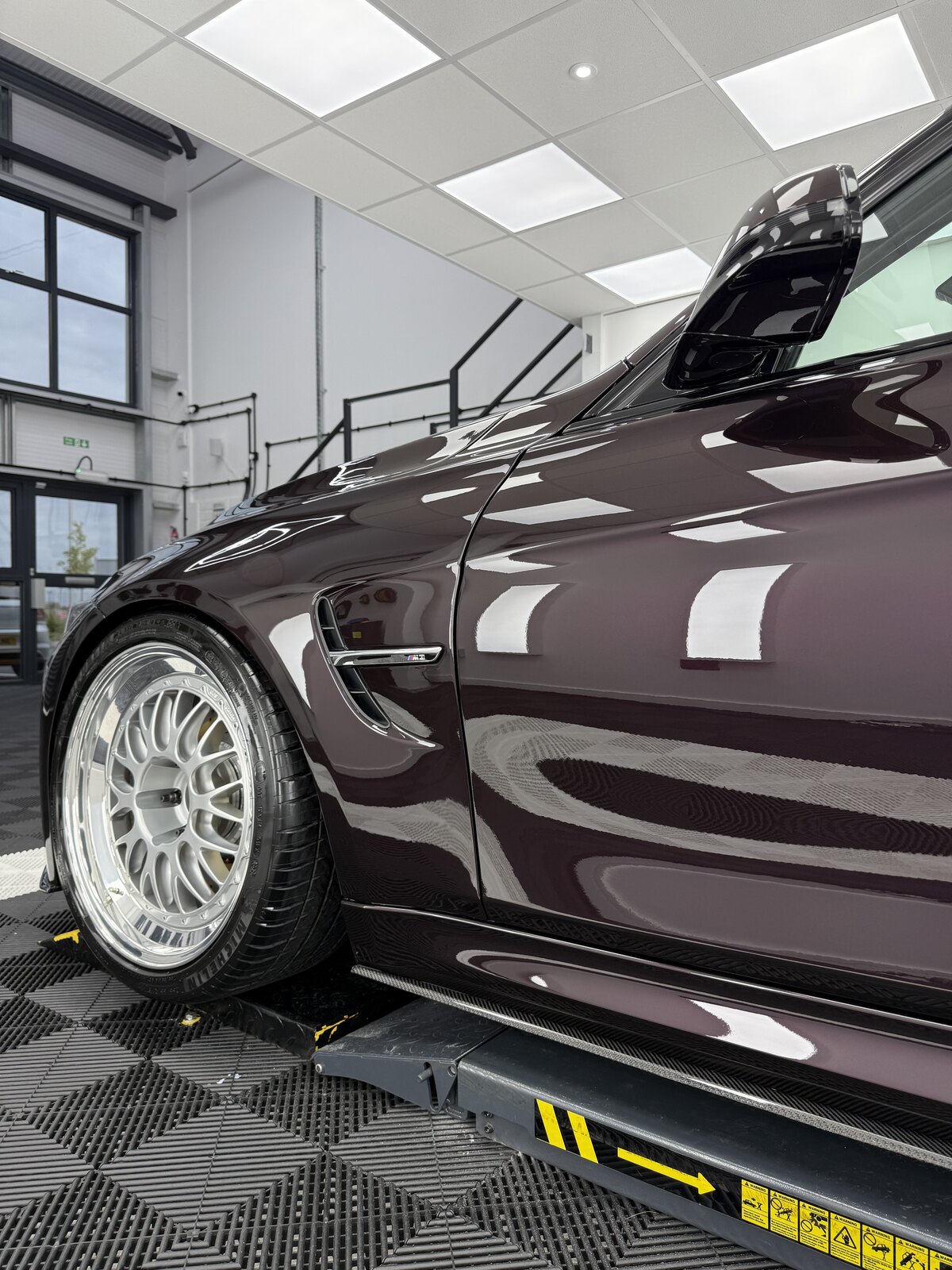 Hydrophobic gloss finish after ceramic coating
